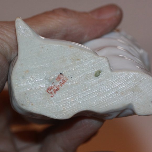 Vintage Porcelain Lady Holding Seashell Vase Small Pen Toothpick Holder - Picture 3 of 4